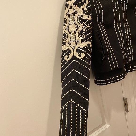 Black and white BCBG Crop jacket - Picture 4 of 7